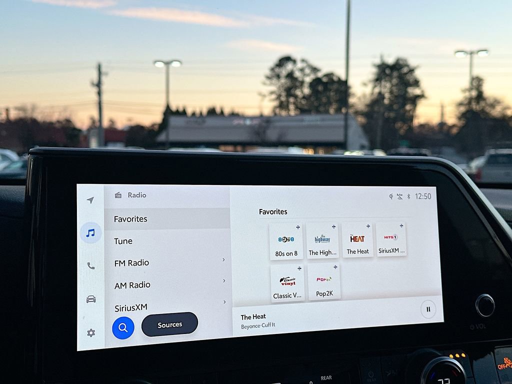 Used 2024 Toyota Highlander XLE image 13