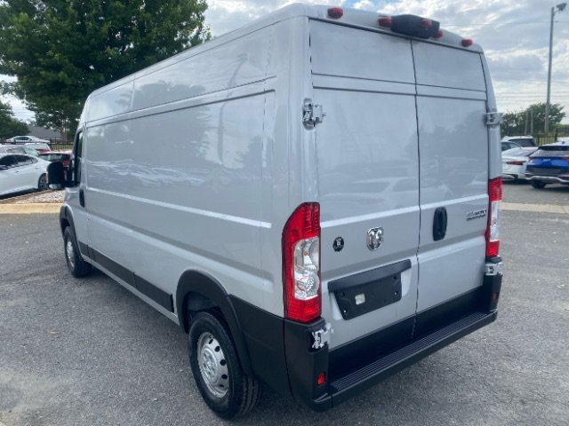 Used 2023 RAM ProMaster 2500 w/ Driver Convenience Group FWD image 3
