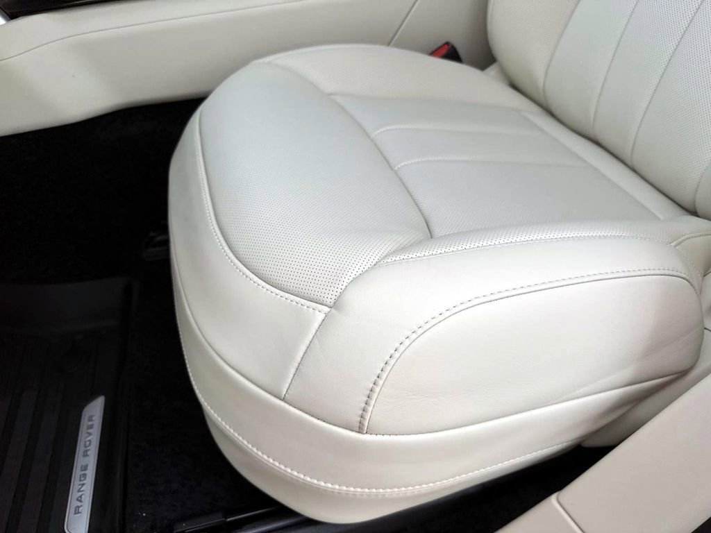 New 2026 Land Rover Range Rover SE image 16