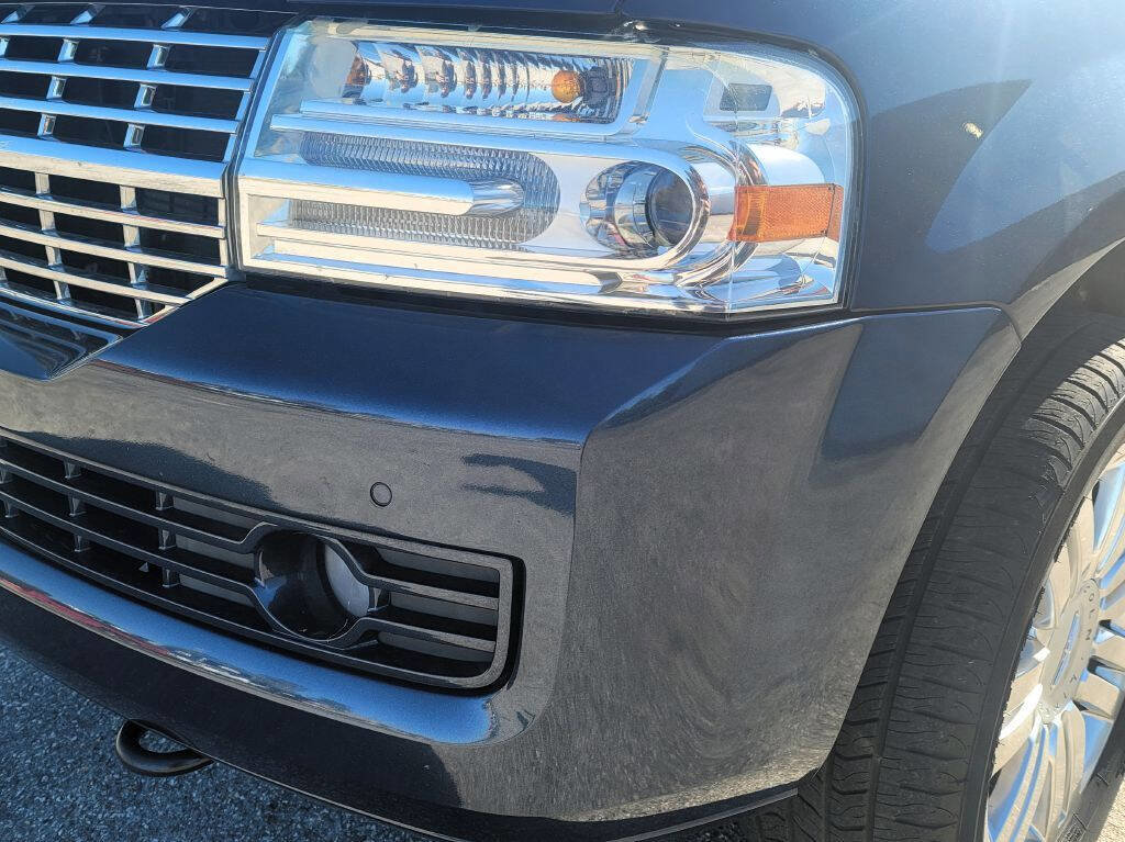 Used 2014 Lincoln Navigator L 2WD image 2