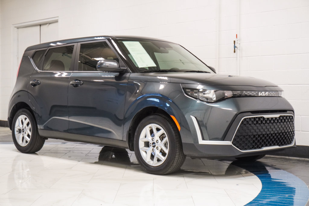Used 2025 Kia Soul LX w/ LX Technology Package FWD image 5