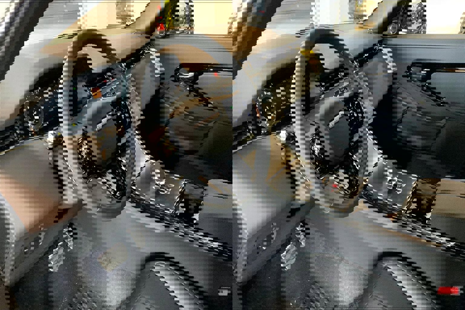 New 2026 Land Rover Range Rover Evoque Dynamic SE image 8