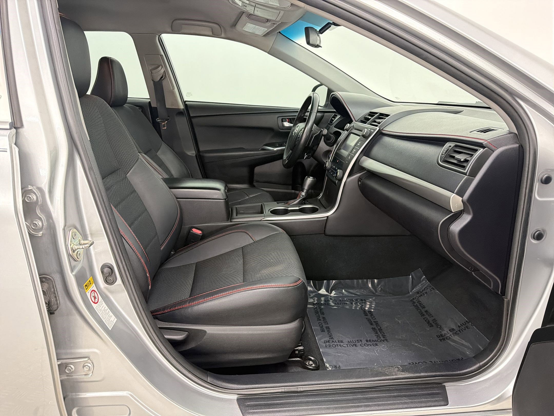 Used 2016 Toyota Camry SE image 24