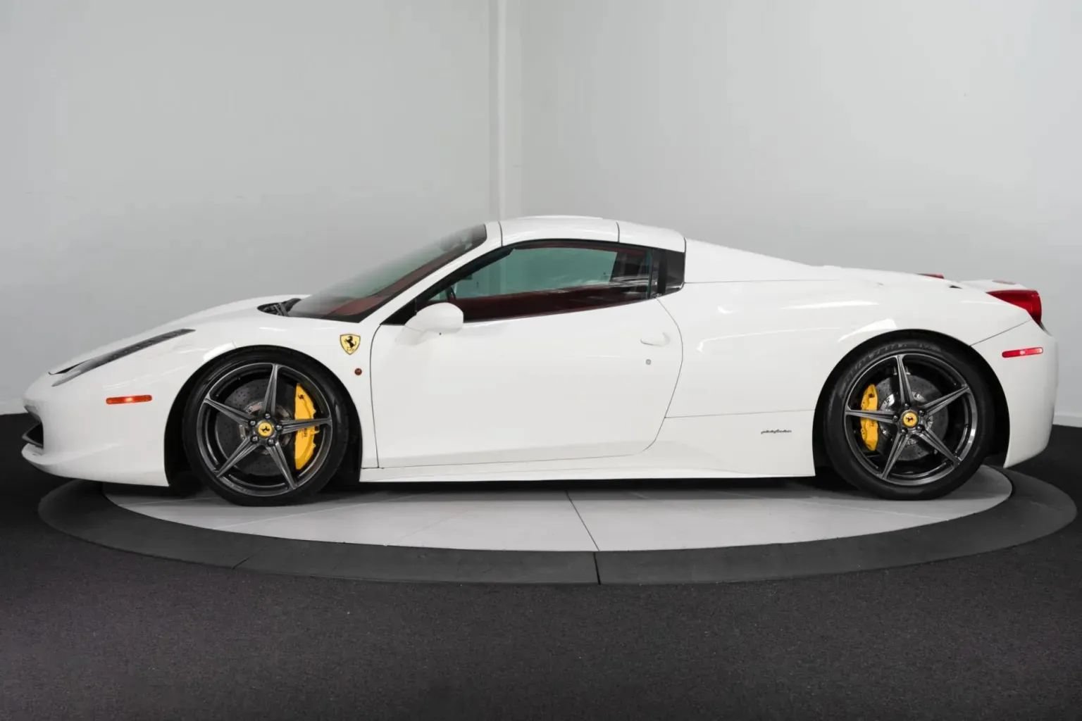 Used 2013 Ferrari 458 Spider RWD image 6