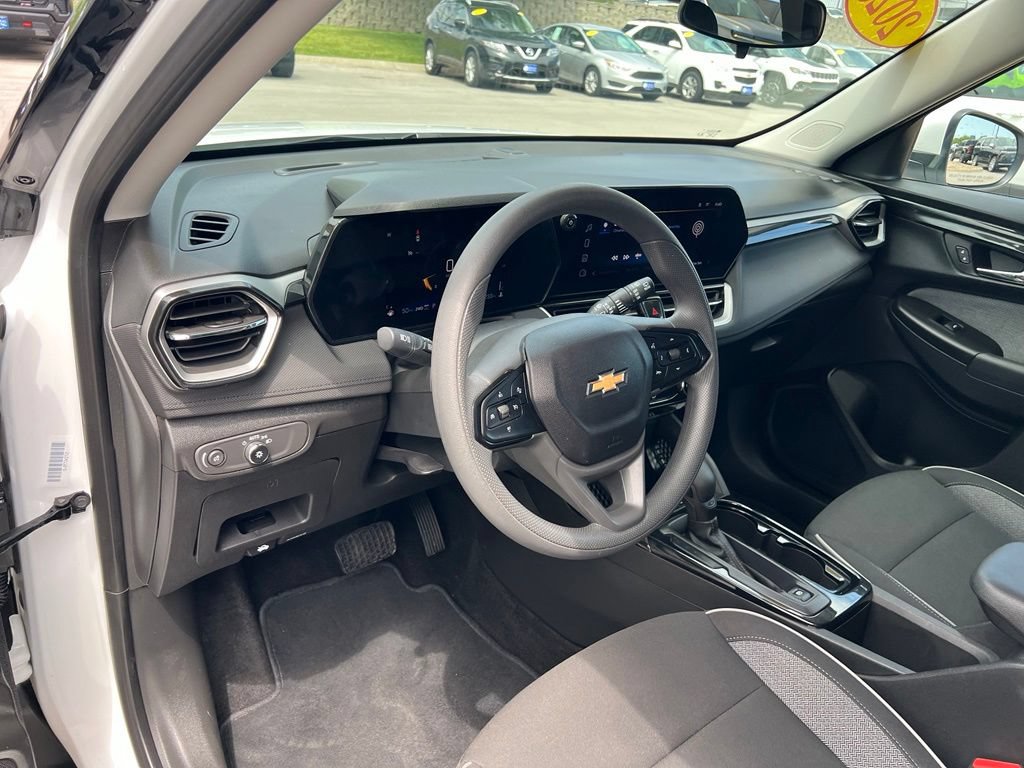 Used 2025 Chevrolet TrailBlazer LT AWD/4WD image 18