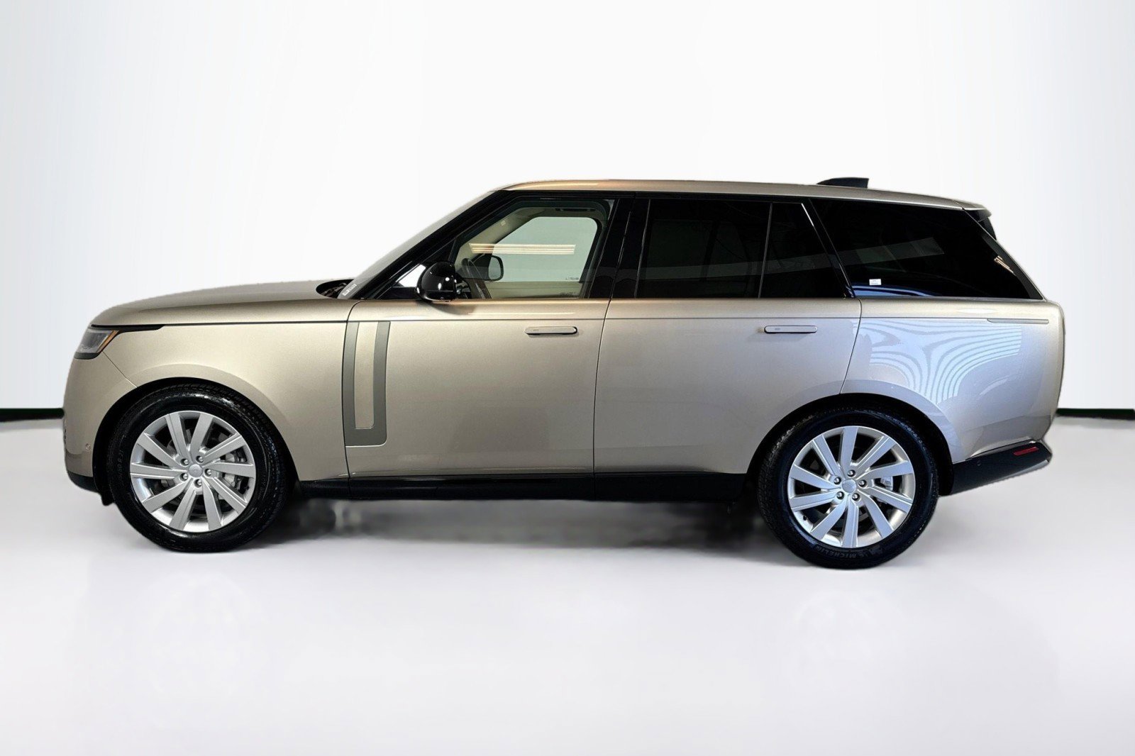 Used 2023 Land Rover Range Rover SE image 8