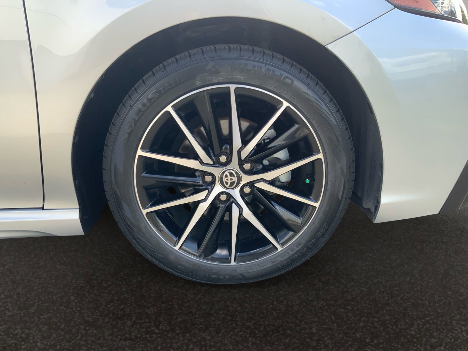 Used 2024 Toyota Camry SE w/ Cold Weather Package FWD image 28