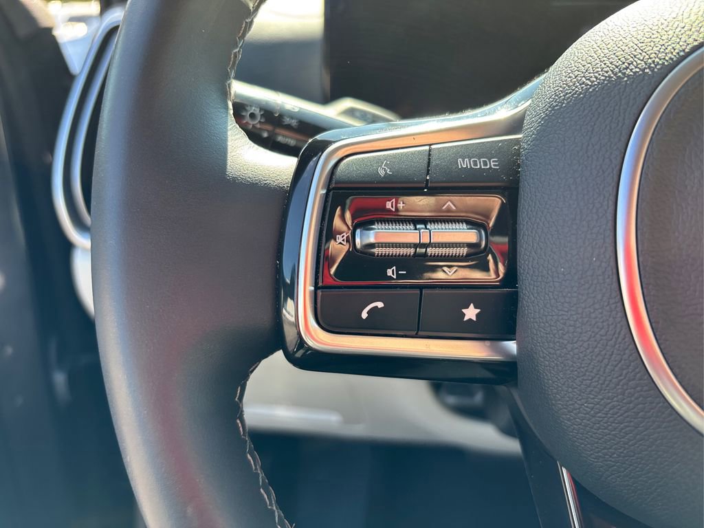 Certified 2025 Kia Sorento S image 33