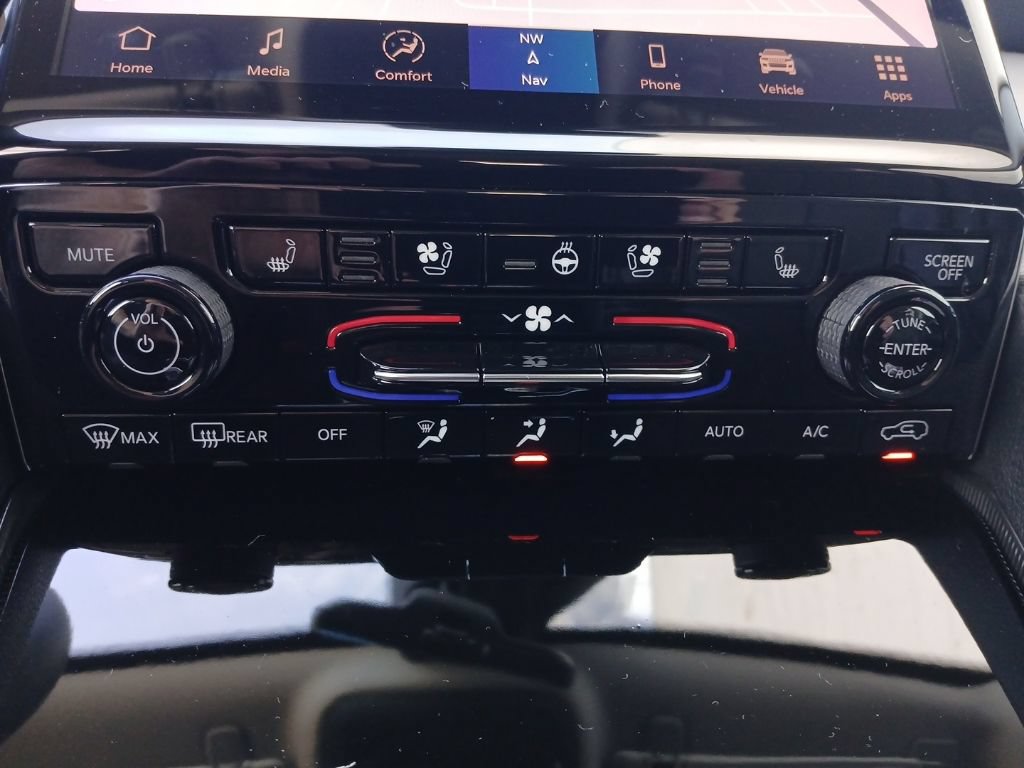 Used 2023 Jeep Grand Cherokee Limited w/ Luxury Tech Group II AWD/4WD image 19