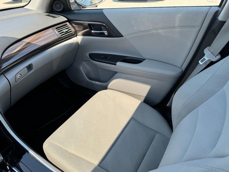 Used 2016 Honda Accord EX image 11