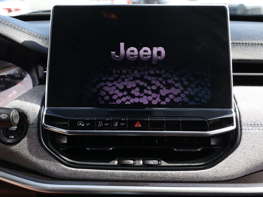 Used 2024 Jeep Compass Latitude image 29