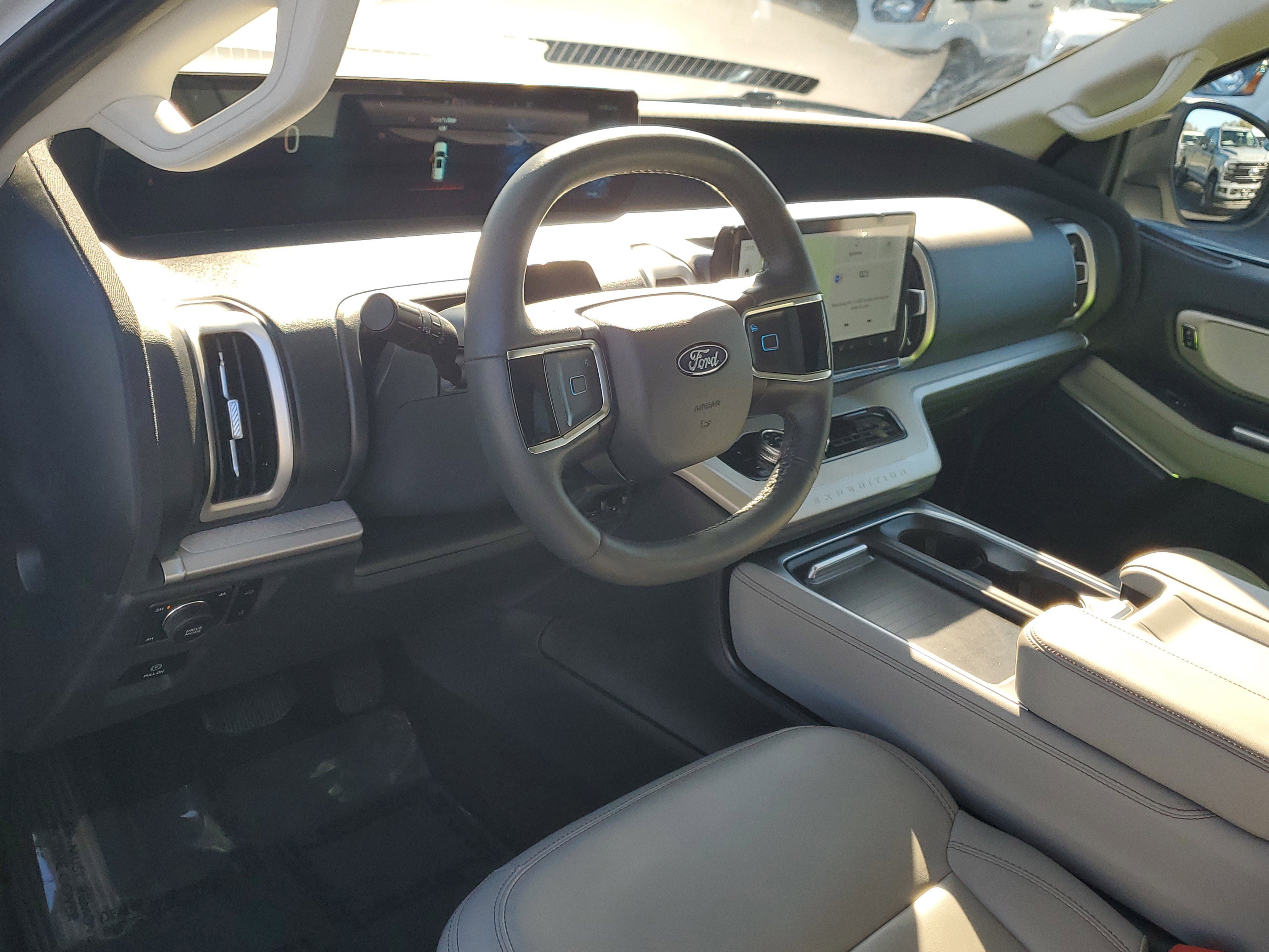 Certified 2025 Ford Expedition Active image 24