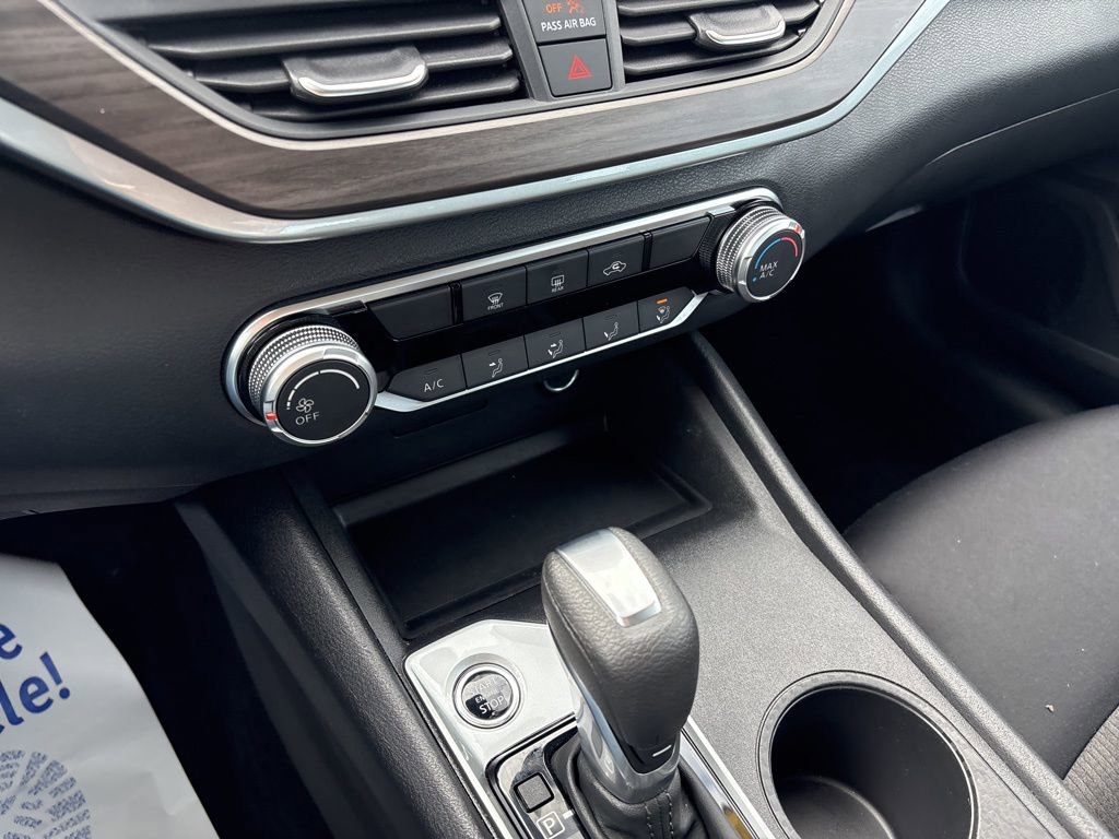 Used 2025 Nissan Altima 2.5 SV image 31