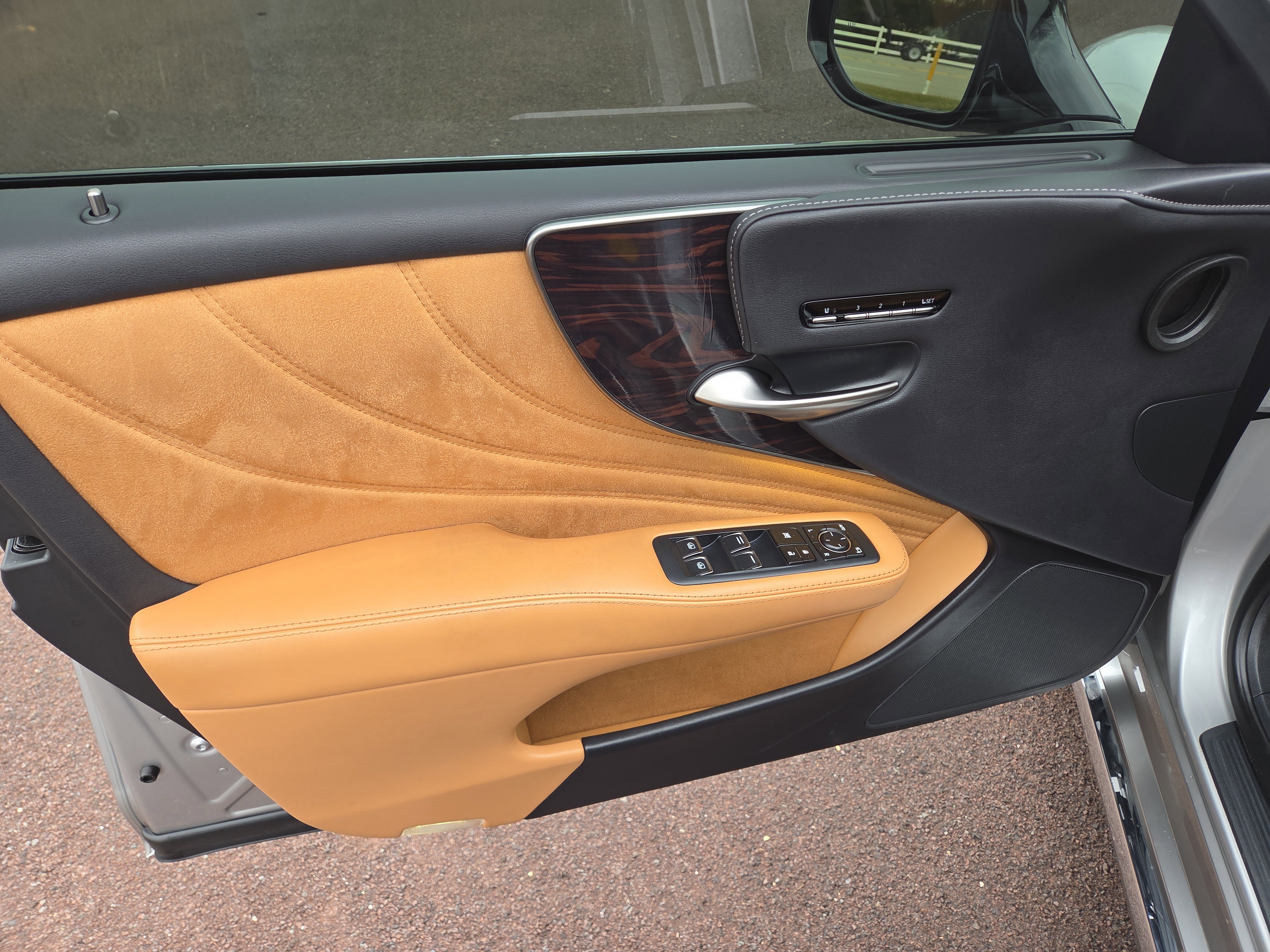 Used 2024 Lexus LS 500 AWD w/ Luxury Package image 14