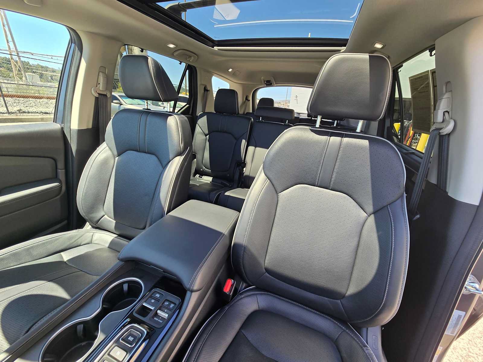 Used 2023 Honda Pilot Elite image 23
