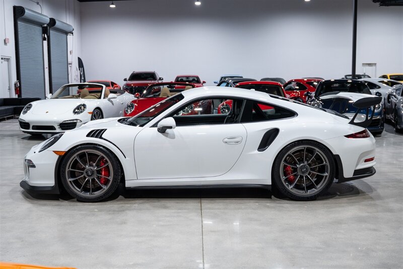 Used 2016 Porsche 911 GT3 RS RWD image 3