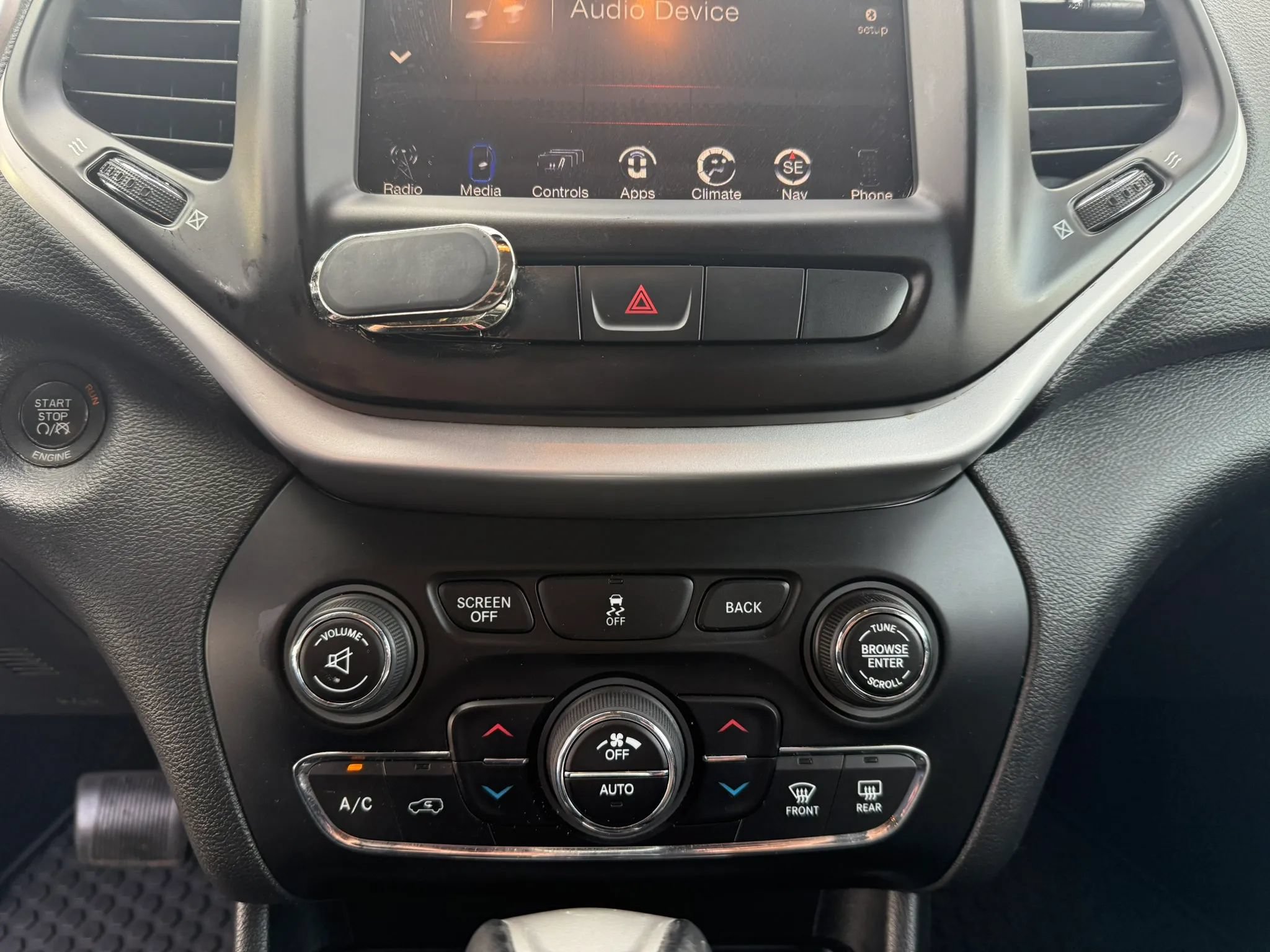 Used 2014 Jeep Cherokee Trailhawk w/ Comfort/Convenience Group AWD/4WD image 19
