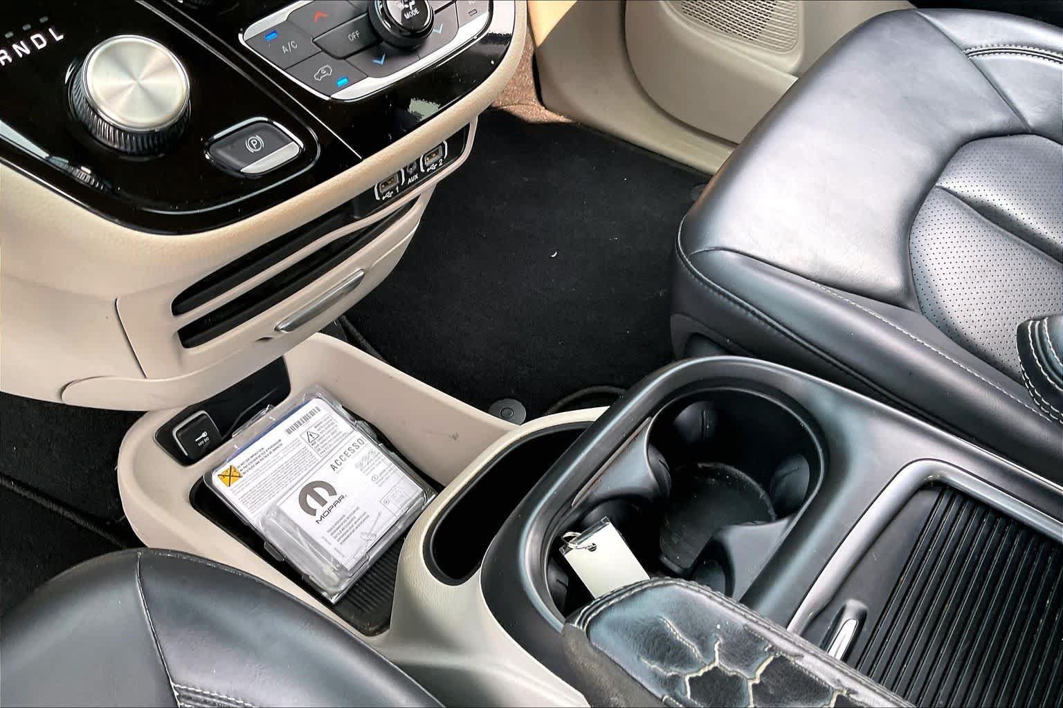 Used 2023 Chrysler Pacifica Touring-L FWD image 15