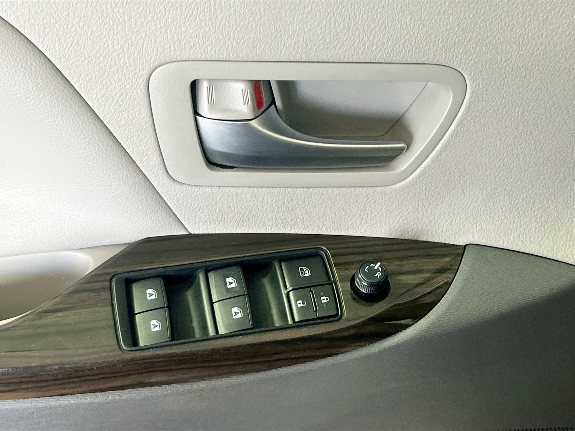 Used 2020 Toyota Sienna XLE image 16