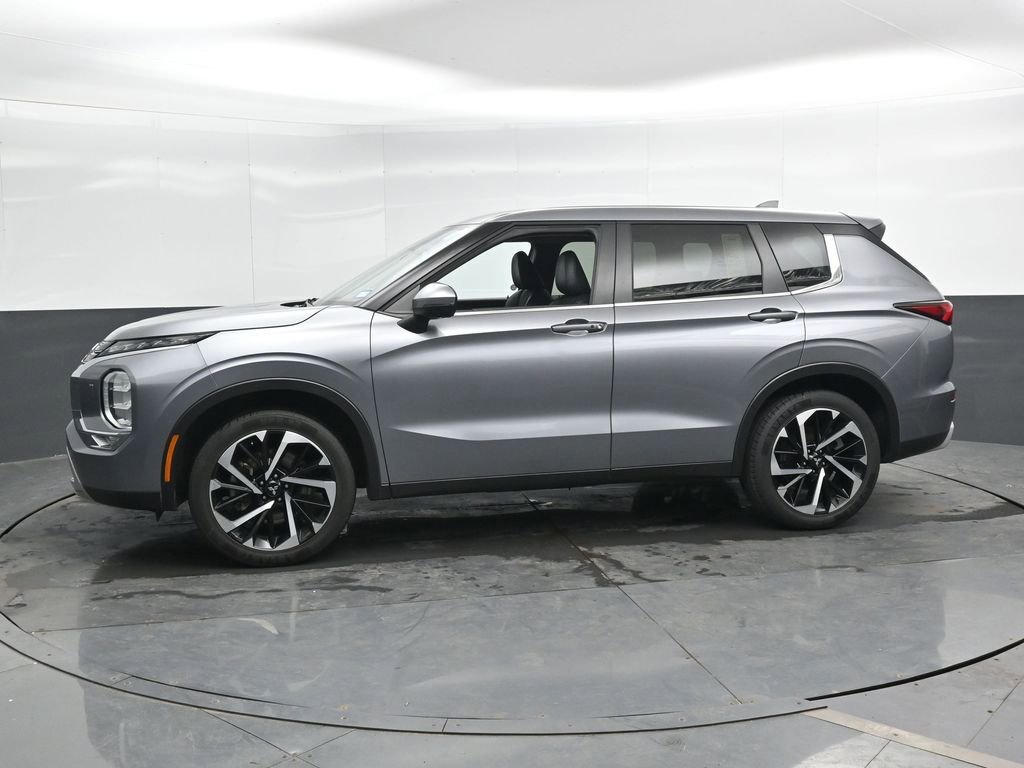 Used 2024 Mitsubishi Outlander SE image 10