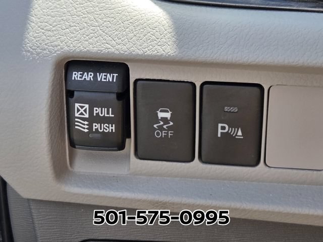 Used 2018 Toyota Sienna XLE w/ XLE Navigation Package FWD image 31