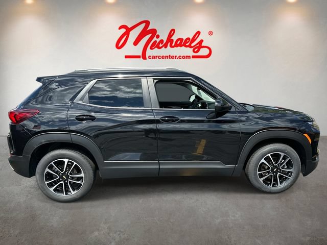 Used 2025 Chevrolet TrailBlazer LT FWD image 2