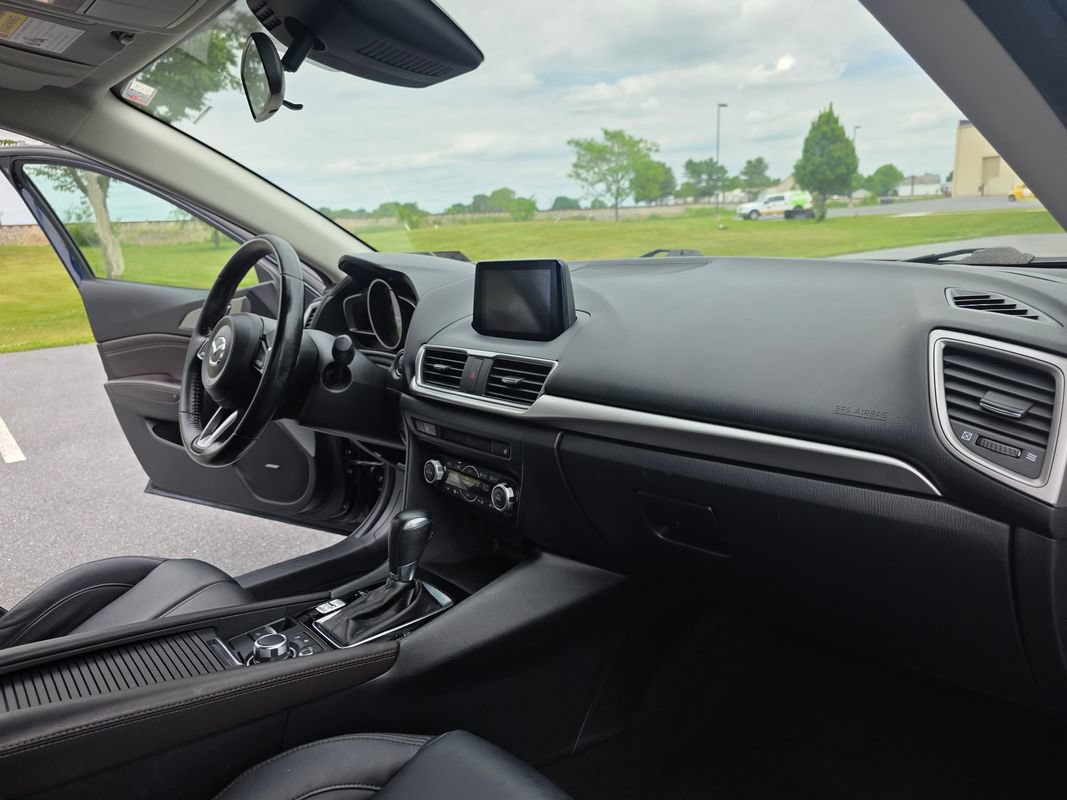 Used 2018 MAZDA MAZDA3 Touring FWD image 14