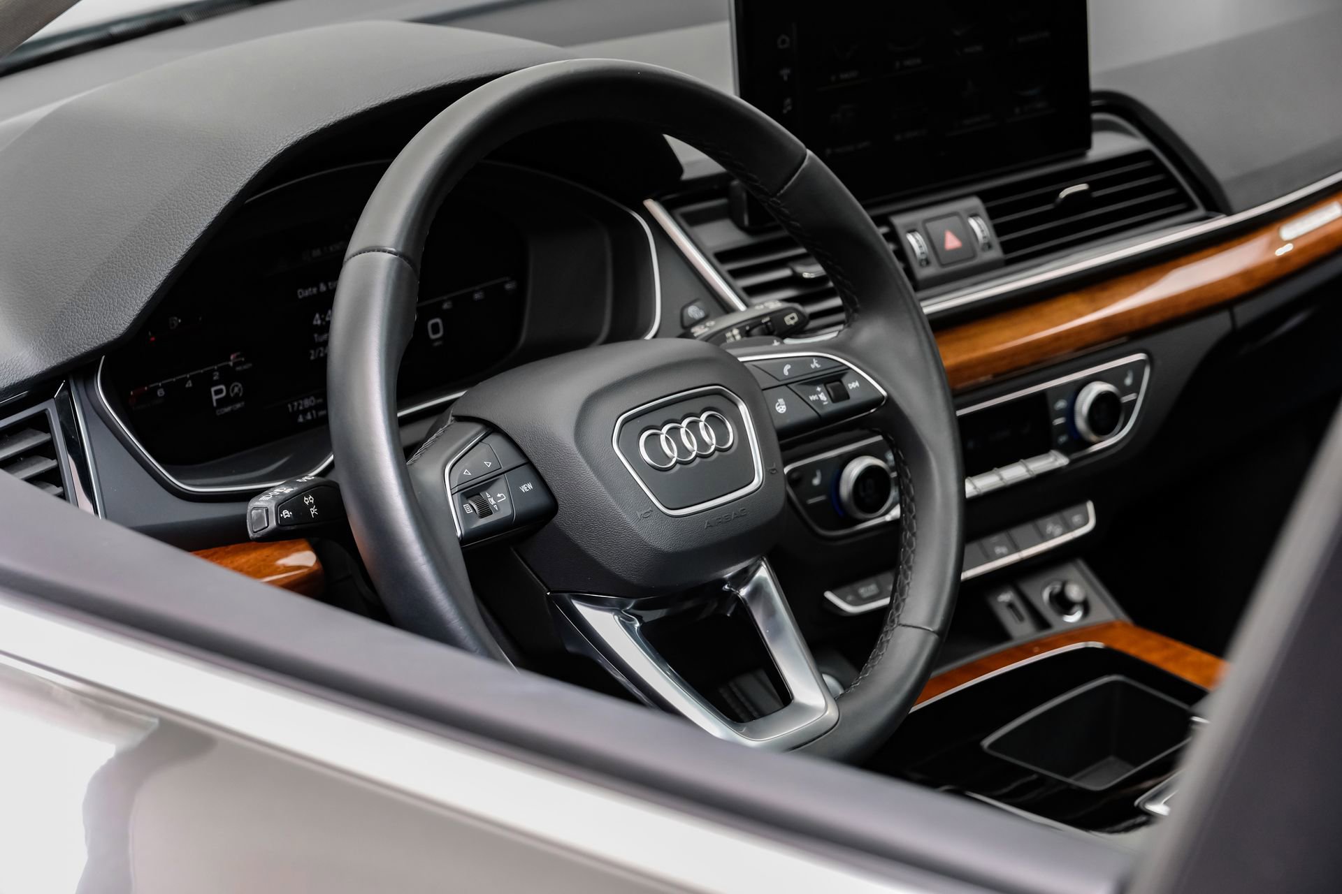 Used 2023 Audi Q5 2.0T Premium Plus w/ Premium Plus Package AWD/4WD image 20