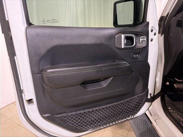 Used 2018 Jeep Wrangler Unlimited Sahara w/ Uconnect 4C Nav & Sound Group image 9