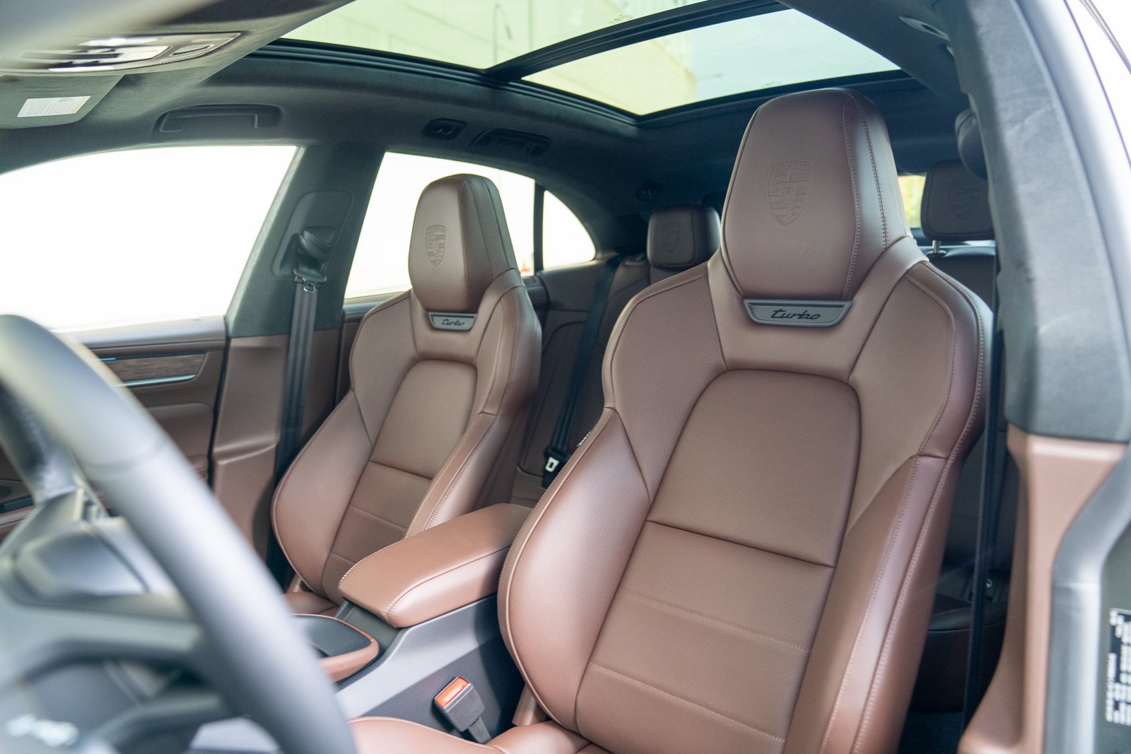 Certified 2025 Porsche Macan Turbo Electric AWD/4WD image 5