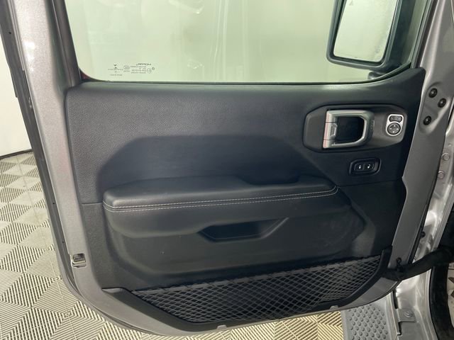 Used 2018 Jeep Wrangler Unlimited Sahara image 15