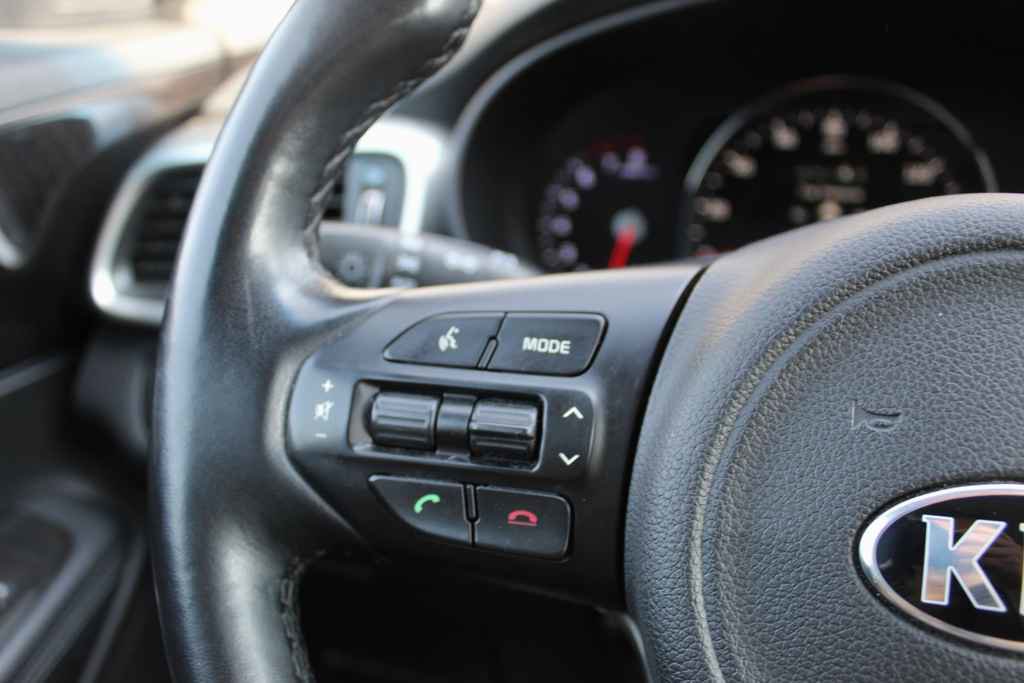 Used 2018 Kia Sorento LX image 16