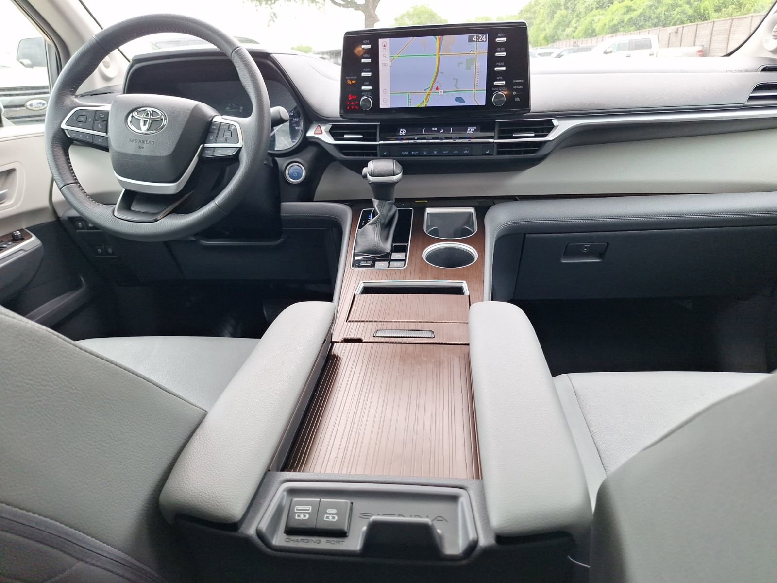 Used 2023 Toyota Sienna XLE w/ XLE Plus Package image 32