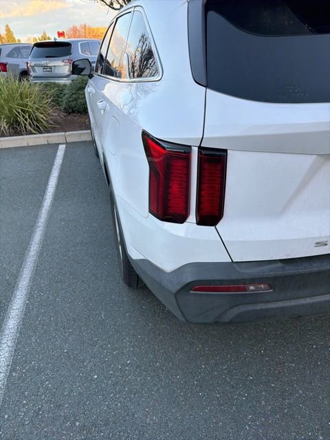 Used 2021 Kia Sorento LX image 8