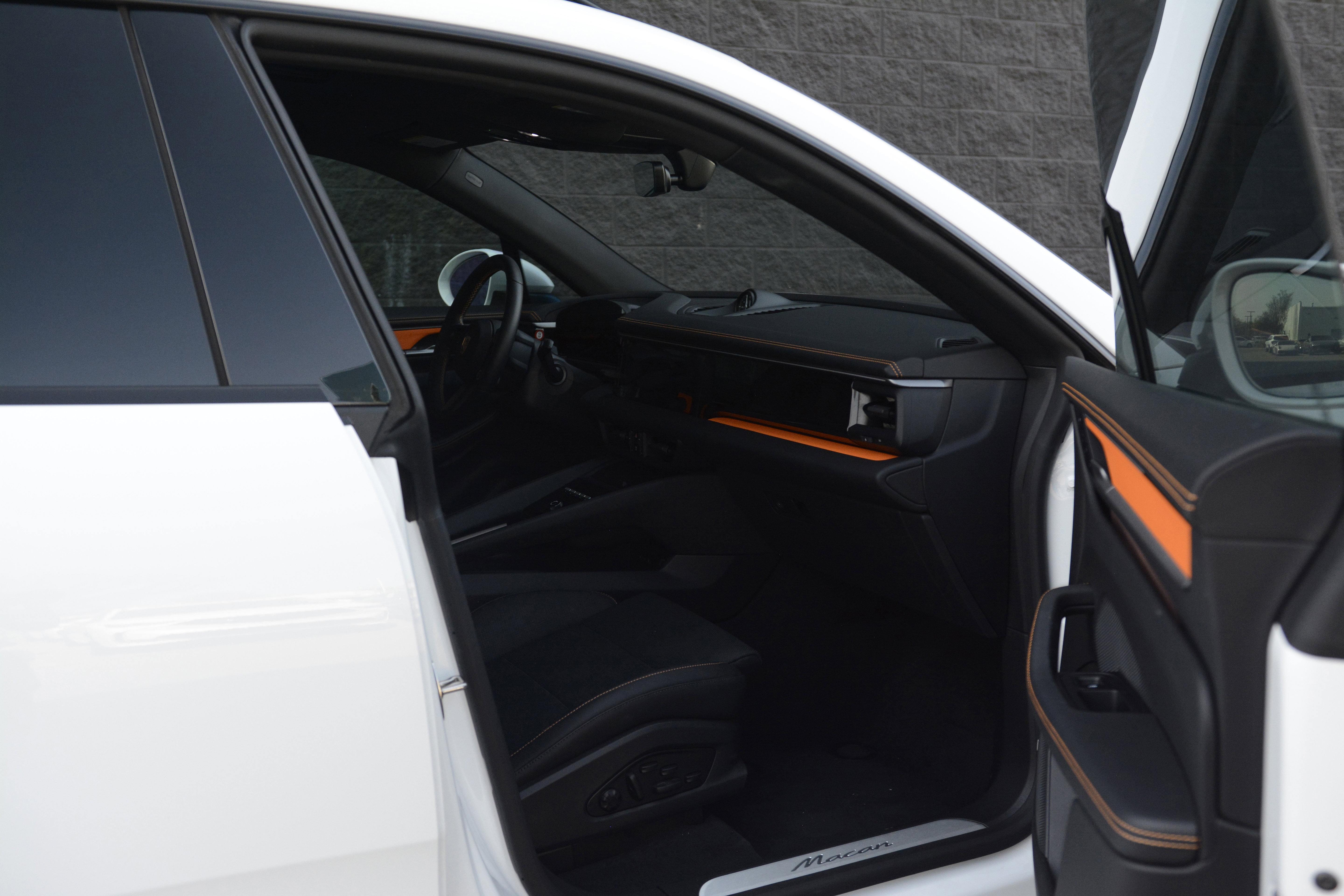 Certified 2025 Porsche Macan Electric image 25