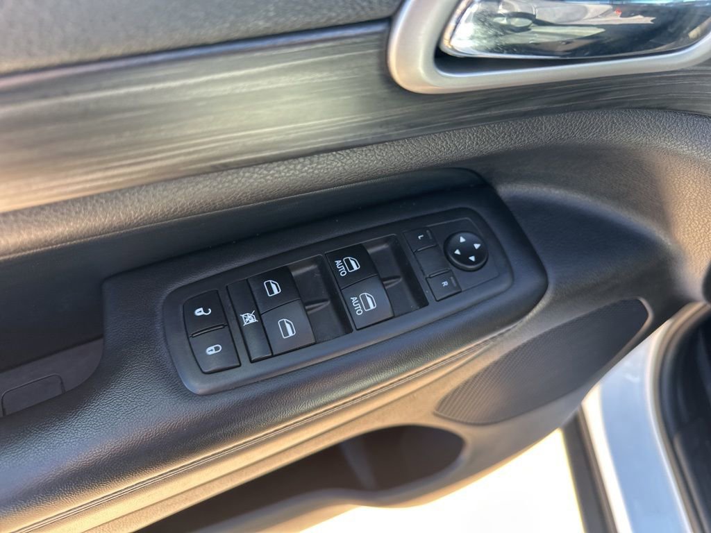 Used 2019 Jeep Grand Cherokee Laredo image 17