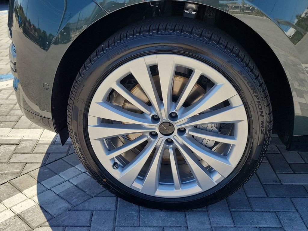 New 2026 Land Rover Range Rover SE image 13