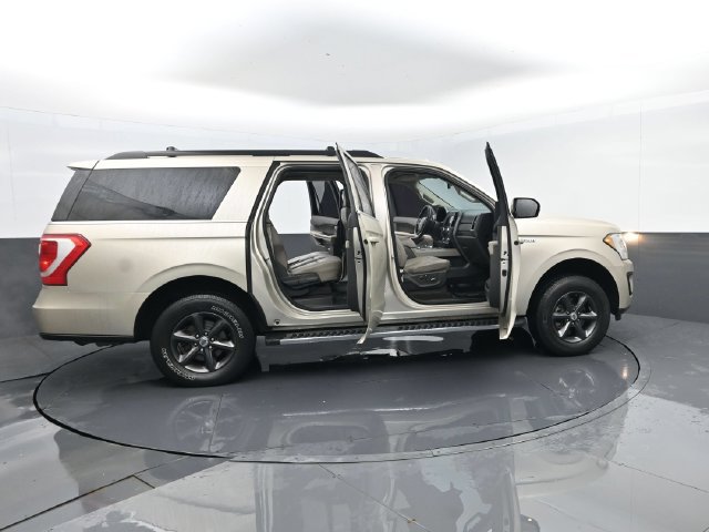 Used 2018 Ford Expedition Max XLT w/ Equipment Group 202A AWD/4WD image 31