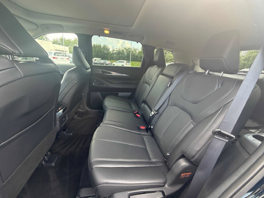 Used 2025 INFINITI QX60 Luxe w/ Cargo Package FWD image 12