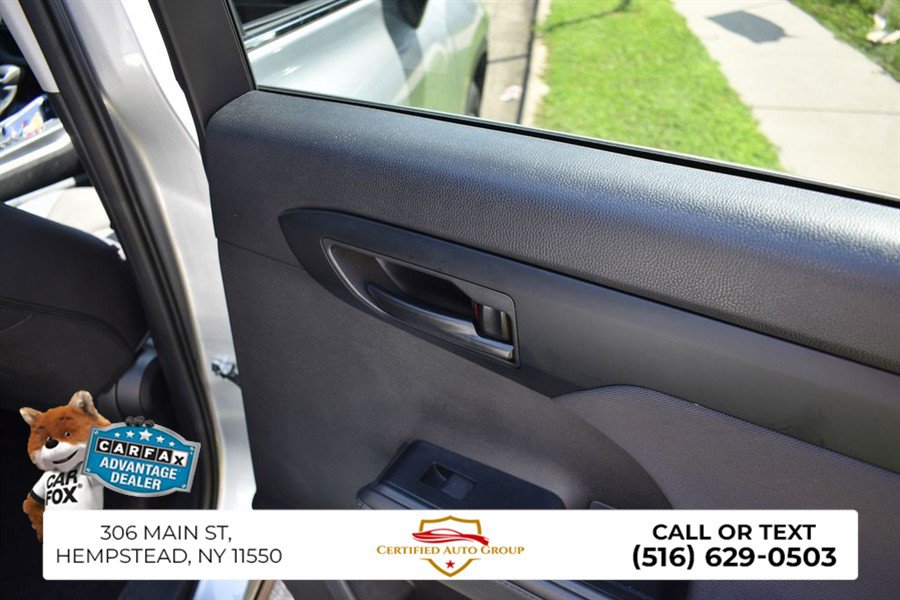 Used 2025 Toyota Highlander LE FWD image 25