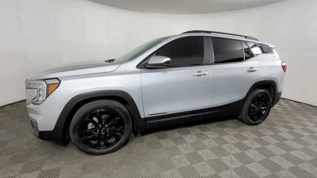 Used 2022 GMC Terrain SLE w/ Driver Convenience Package FWD image 9