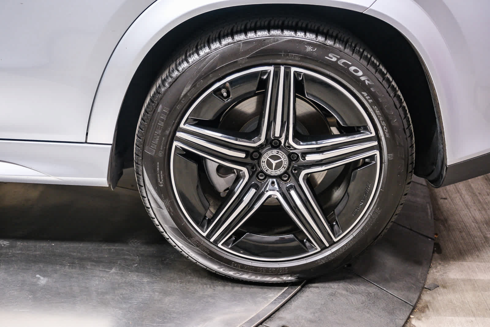 Used 2026 Mercedes-Benz GLE 450 4MATIC w/ Night Package image 9