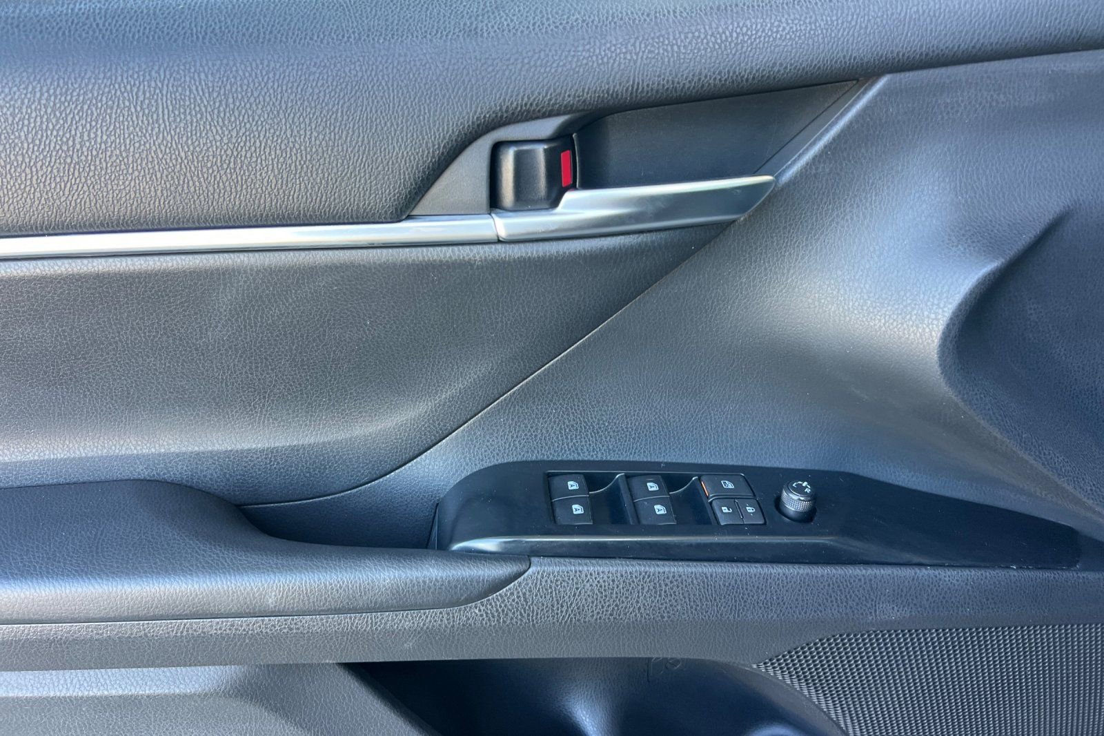 Used 2018 Toyota Camry SE w/ Audio Package image 11