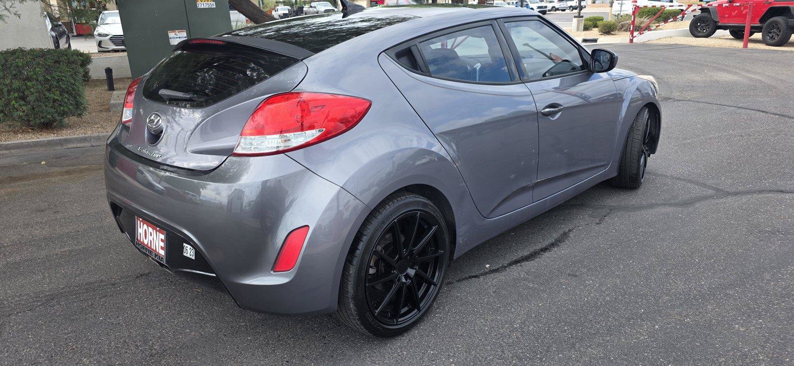 Used 2017 Hyundai Veloster Value Edition FWD image 5