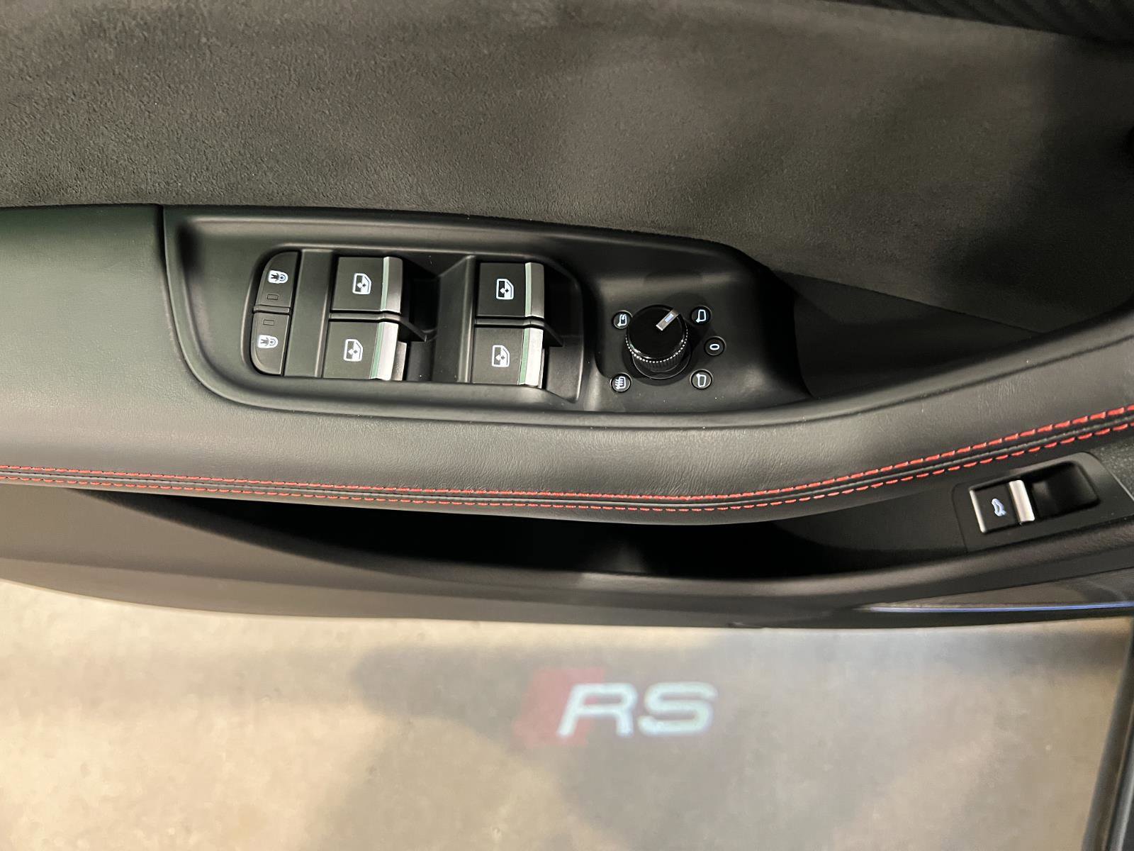 Used 2024 Audi RS Q8 image 28