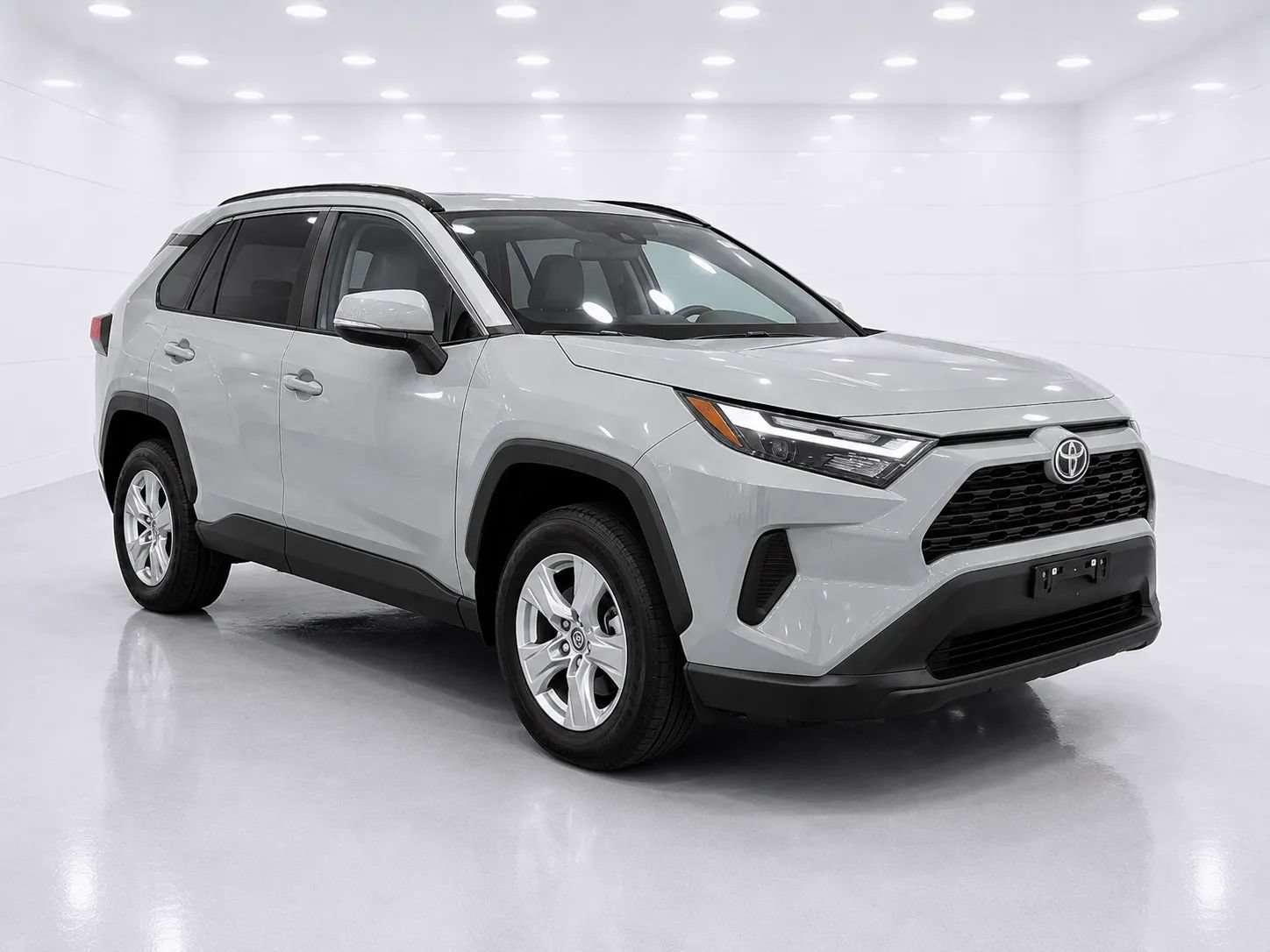 Used 2023 Toyota RAV4 XLE AWD/4WD image 7