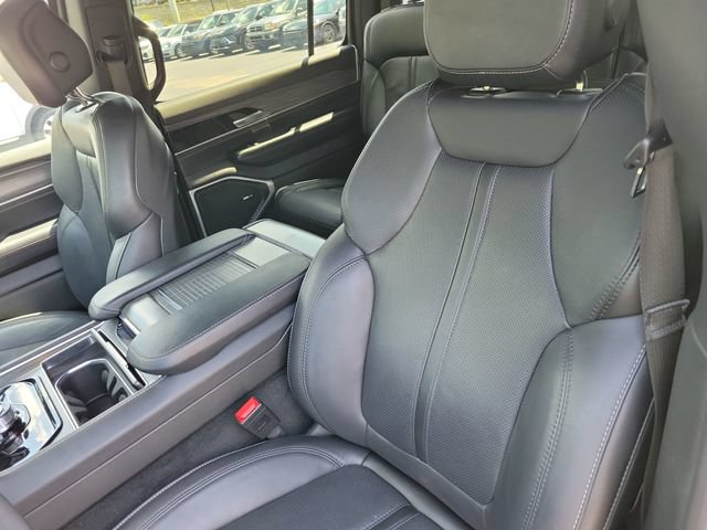 Used 2024 Jeep Wagoneer Series II w/ Flexible Seating Group RWD image 14