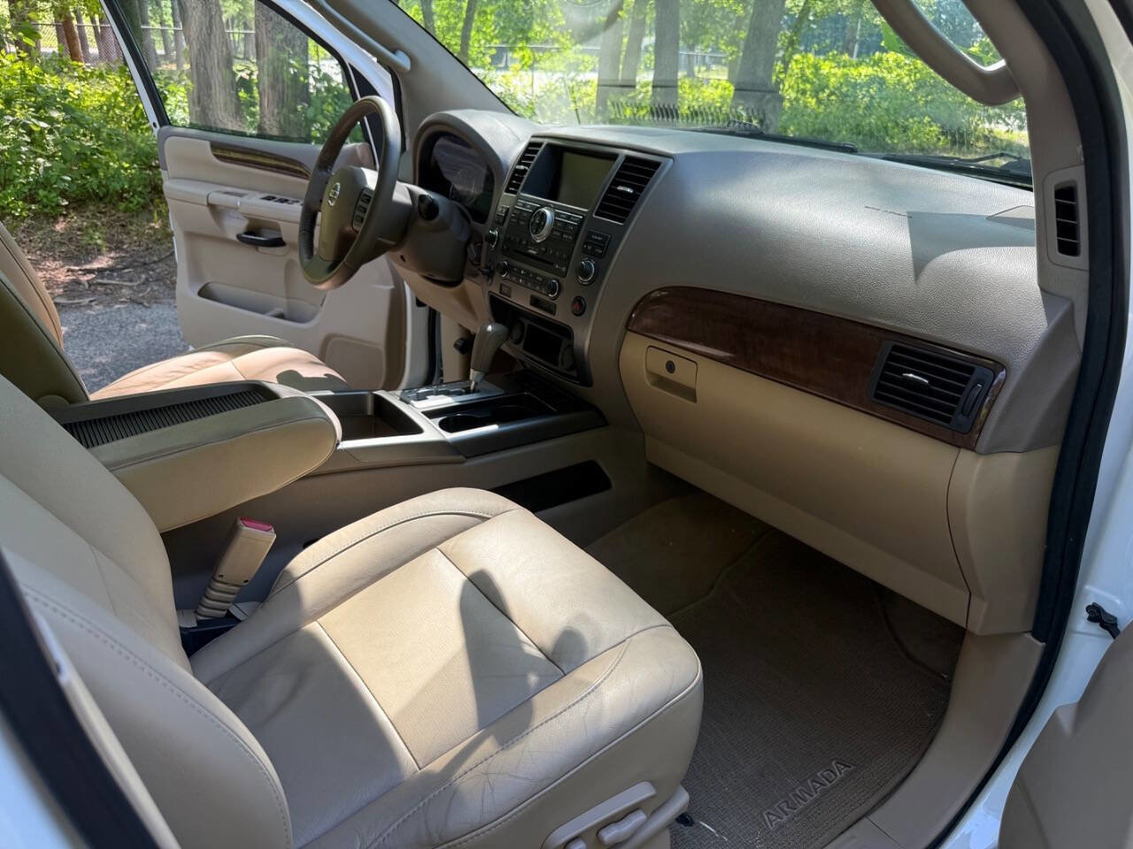 Used 2011 Nissan Armada Platinum AWD/4WD image 21