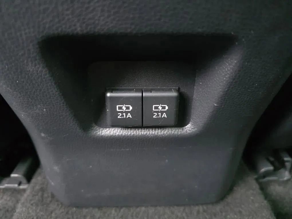 Used 2021 Toyota RAV4 XLE Premium image 44