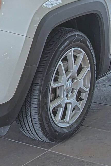 Used 2019 Jeep Renegade Latitude FWD image 11